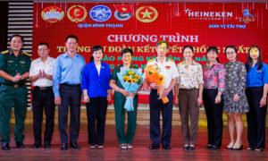 Cac Dai Bieu Chup Hinh Luu Nie 4784 5791 1745313620