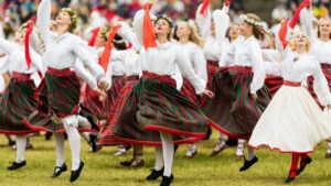 Estonia4 17491130686171473910045 43 0 618 1024 Crop 1749113493565316282233