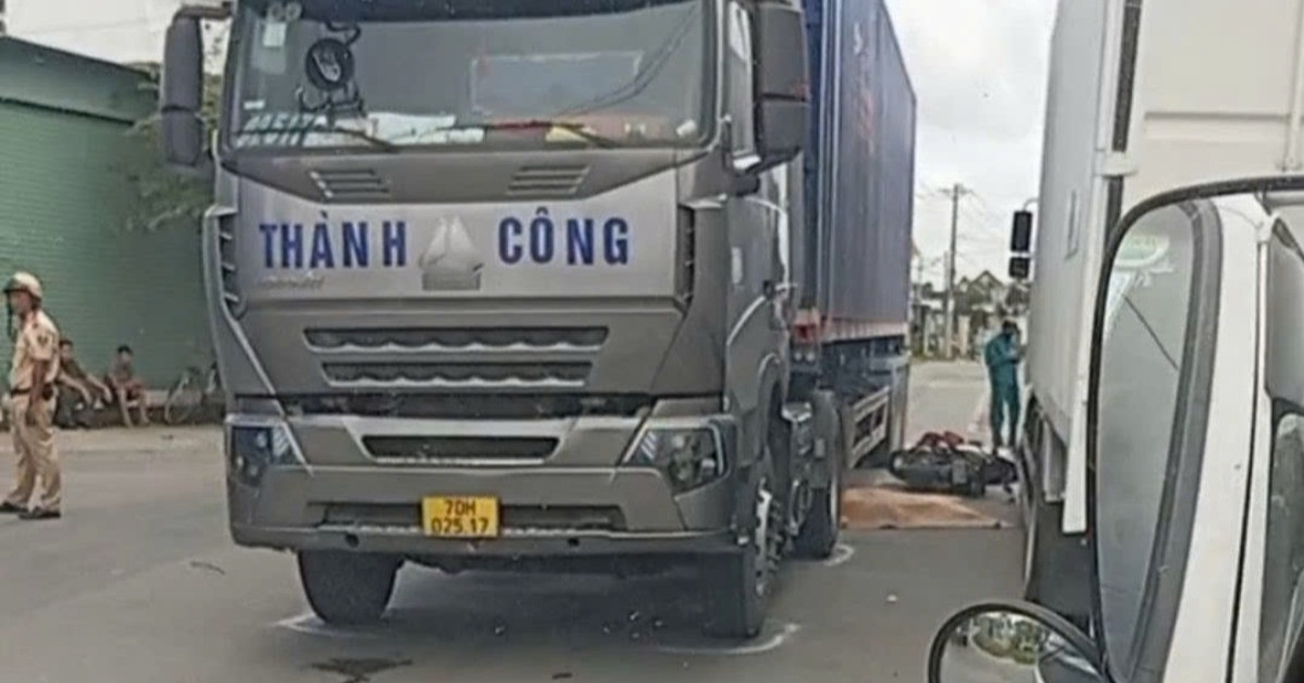 Me Va Con Trai 8 Tuoi Tu Vong Thuong Tam Duoi Banh Xe Container 74818