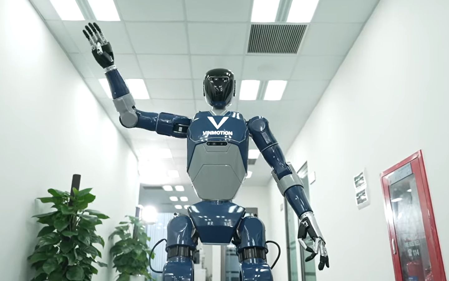 Robot Hinh Nguoi Made In Vietnam 2