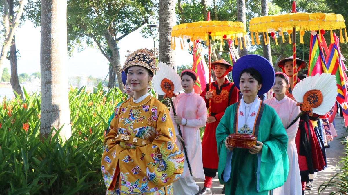 Vnapotalcodohuerucrosacmaucophucviet8080324 1749390507715811216971 180 0 1618 2560 Crop 174939070197