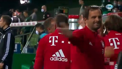 Các Cầu Thủ Bayern Munich Ăn Mừng Chiếc Đĩa Bạc Bundesliga Năm Thứ 8