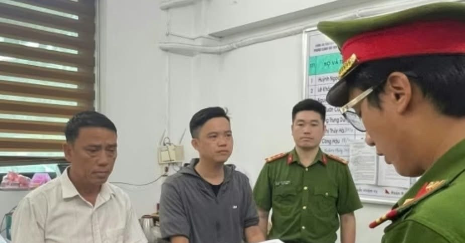 Bat Tam Giam Giam Doc Cong Ty Khai Thac Da Vi Phu Phep So Sach Ke Toan 63372