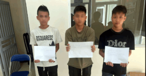 Ha Noi Bat Nhom Choai Choai Cam Kiem Duoi 2 Thanh Nien Den Tan Cong De Cuop 76435