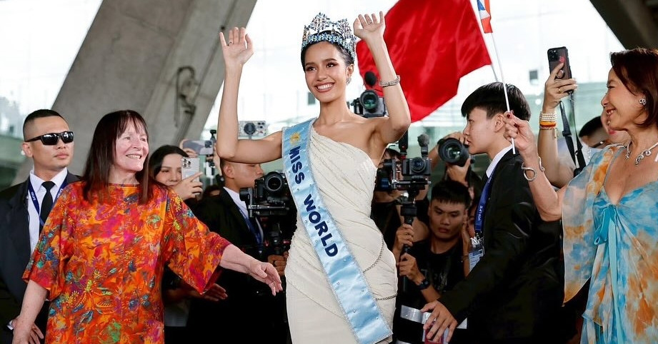 Hang Nghin Nguoi Ho Reo Tai San Bay Don Hoa Hau The Gioi 2025 Ve Nuoc 74105