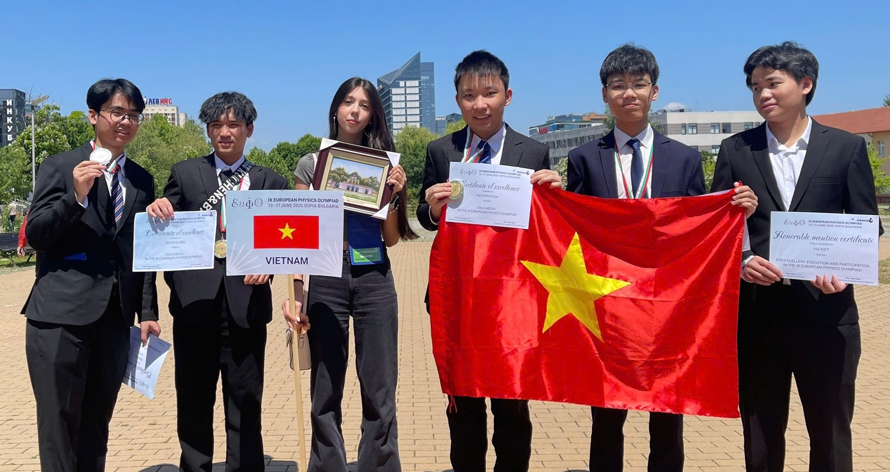 Hoc Sinh Viet Nam Gianh 2 Huy Chuong Vang Olympic Vat Ly Chau Au Nam 2025 101385