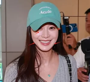Kim Tae Hee Gay Tranh Cai 54Cc5F7971124B65Afad9C719B7D2603 1177