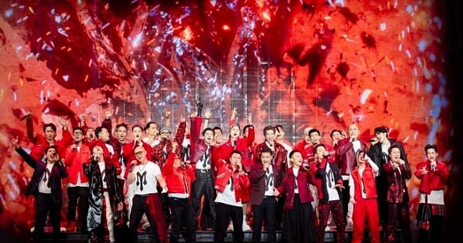 Lum Xum Nghi Van Lua Dao Hang Tram Trieu Tien Ve Truoc Them Concert Chong Gai 891