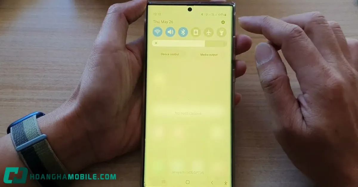 Man Hinh Samsung Bi Am Vang