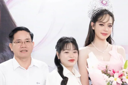 Me Ruot Hoa Hau Viet Nam Que Da Nang Co Doi Thuc Gian Di Khien Nhieu Nguoi Bat Ngo 36E7F0E6960744829