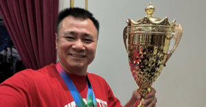 Nsnd Tu Long Khoe Cup Vo Dich Khanh Thi Tinh Cam Ben Chong Kem 11 Tuoi 97803