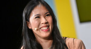 Nu Tien Si Goc Viet Noi Danh O Nuoc Ngoai Duoc Tong Thong Duc Trao Huan Chuong 86651