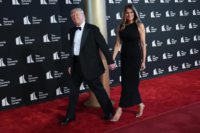 Phot Lo Su Phan Doi Ong Trump Cung Ba Melania Du Tham Do Bc8F971C852149228Fbc1B2488Cbc895 1094