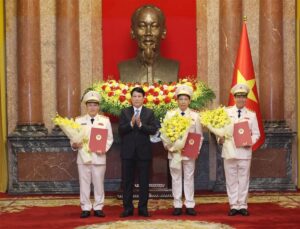 Thang Cap Bac Ham Thuong Tuong Doi Voi 3 Dong Chi Thu Truong Bo Cong A 20250614165813