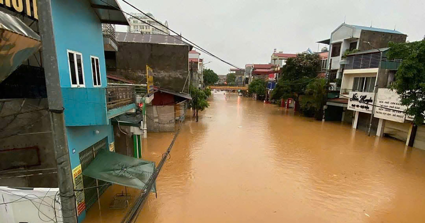 Thanh Pho Lang Son Ngap Sau O To Noi Lenh Benh Trong Bien Nuoc 80015
