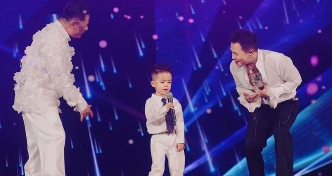 Tranh Cai Con Trai 4 Tuoi Cua Bang Kieu Hat Concert Anh Trai Vuot Ngan Chong Gai 625