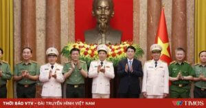Ttxvn Chu Tich Nuoc Trao Quyet Dinh Thang Cap Bac Ham Thuong Tuong Voi Ba Thu Truong Bo Cong An 14 1