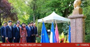Ttxvn Thu Tuong Pham Minh Chinh Dang Hoa Tuong Niem Chu Tich Ho Chi Minh Tai Thanh Pho Montreuil Pha