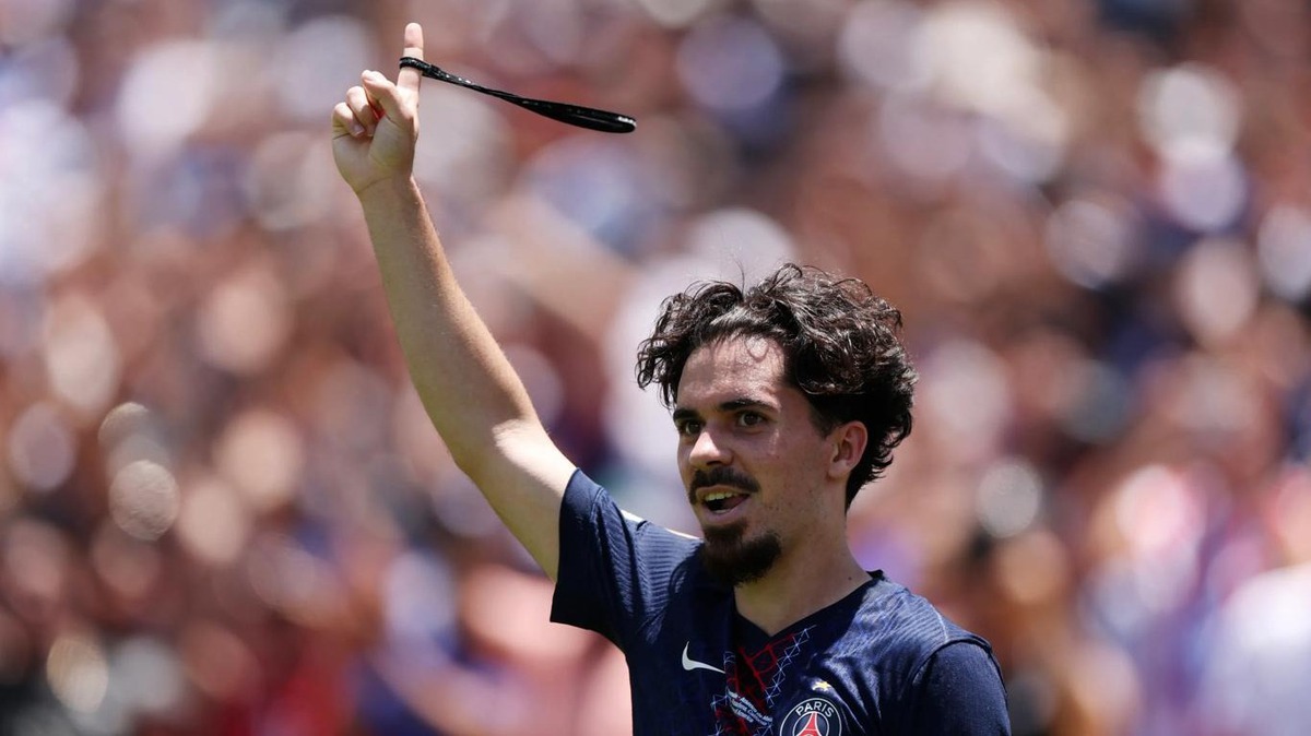 Vitinha 17500267771091243134602 33 0 800 1366 Crop 17500267949661493099022