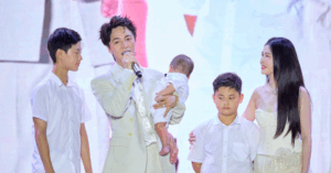 Vo Dang Khoi Cam Chao Lao Len San Khau Doi Xu Ly Bb Tran 9847